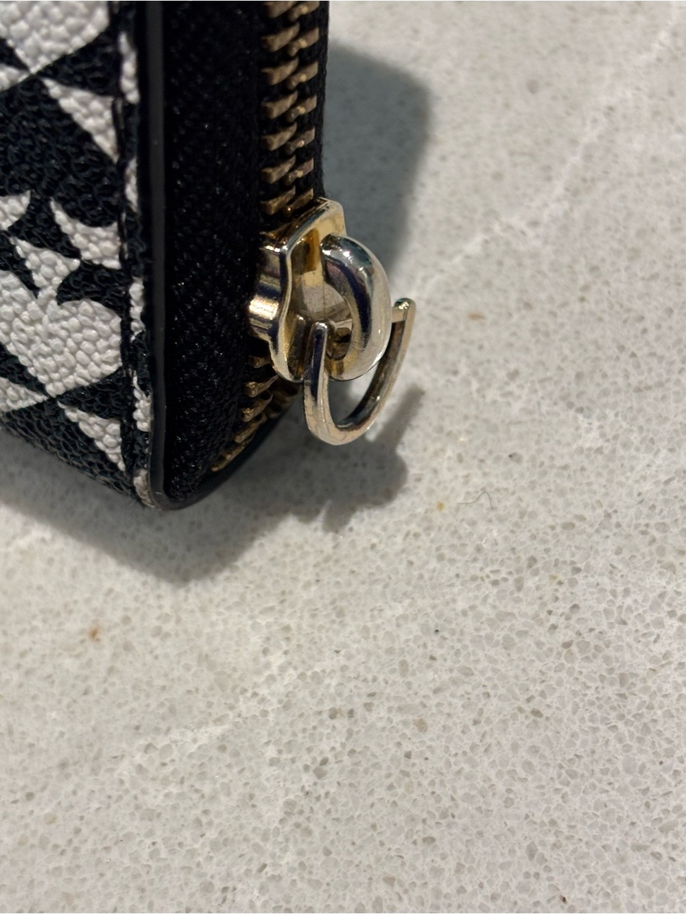 kate spade Black White Monogram Heart Pattern Zip Wallet Clutch Stripe FLAWS - Picture 3 of 13